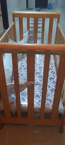 Cozy Wooden Baby Crib for Sale - Perfect for Your Little One!