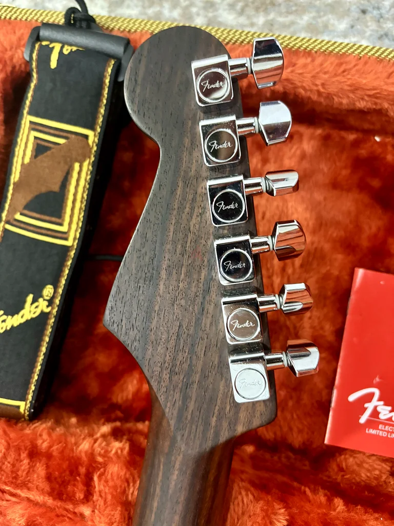 FENDER LIMITED EDITION AMERICAN STANDARD STRATOCASTER WITH ROSEWOOD NECK IN 3 COLOUR SUNBURST63206871836291113