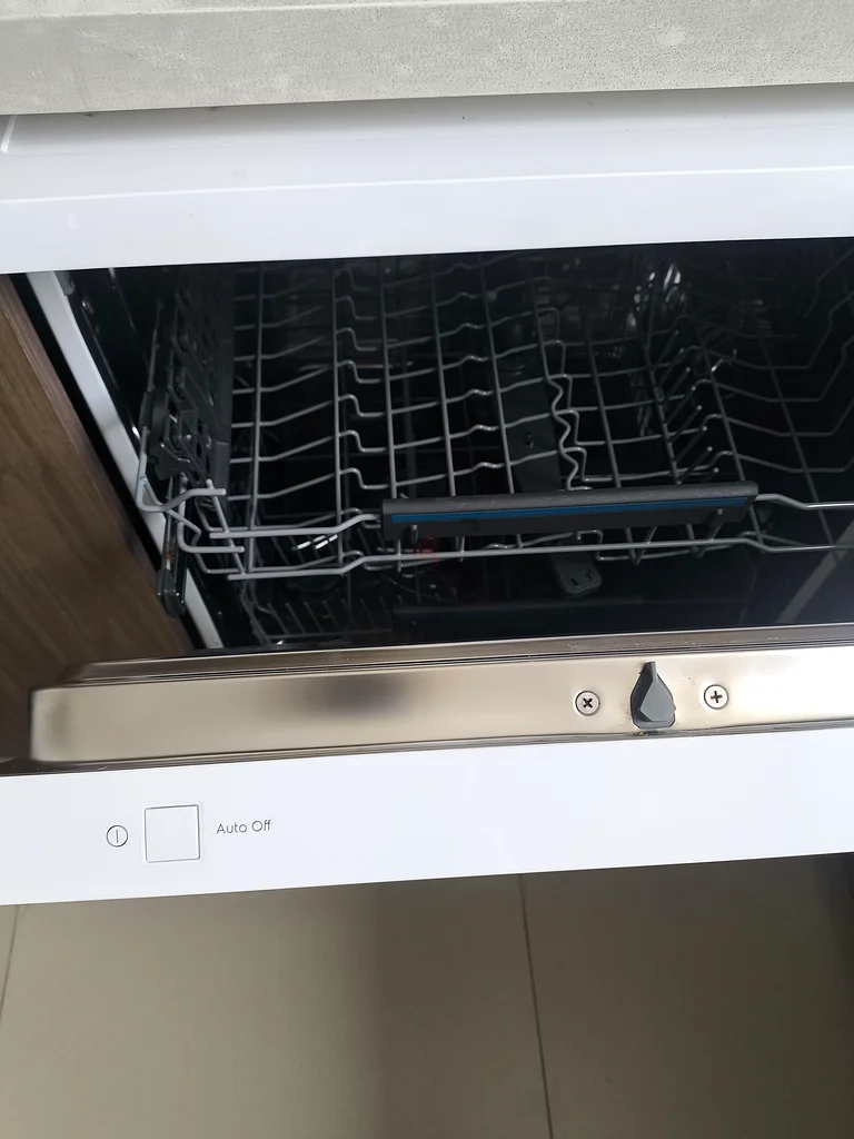 Efficient Electrolux Dishwasher for Sale!63250823251842112