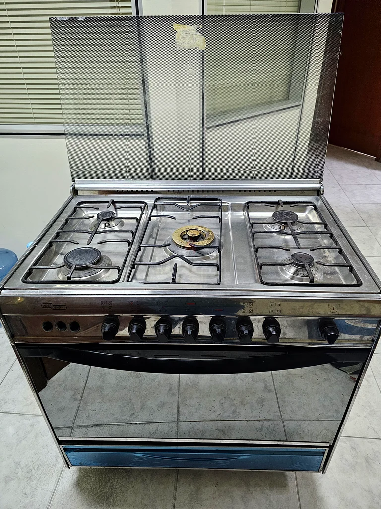 Reliable and Efficient Oven for Your Cooking Needs!63168524643585111