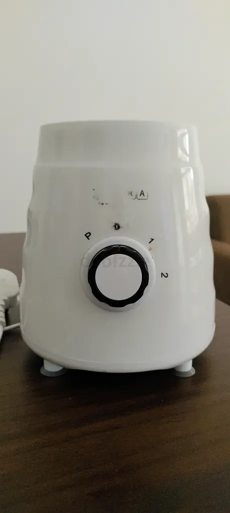 White blender in good condition