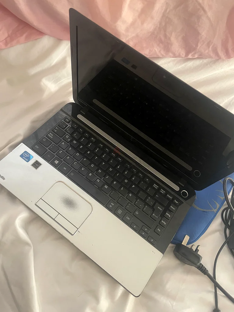 Lapto Toshiba632581474918421113