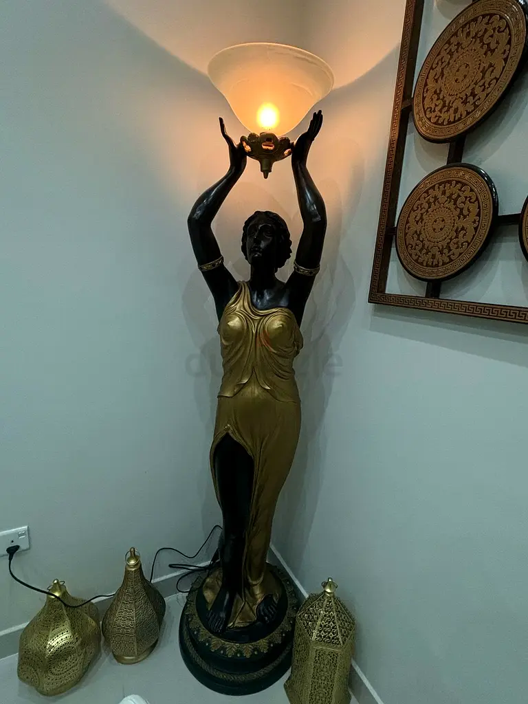 Exquisite Vintage Collectable Lamp