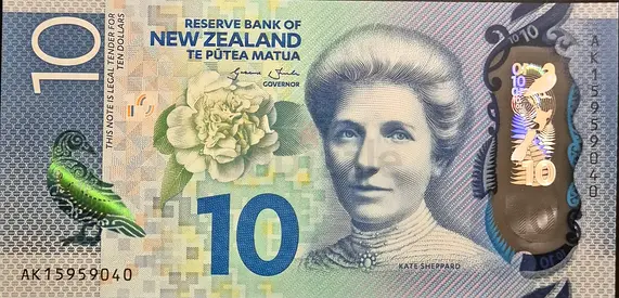 NEW ZEALAND 10 DOLLARS BANKNOTE 2013