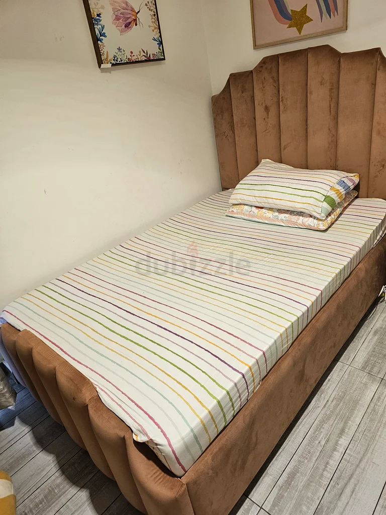 Bed and kids table for sale63218812226051111
