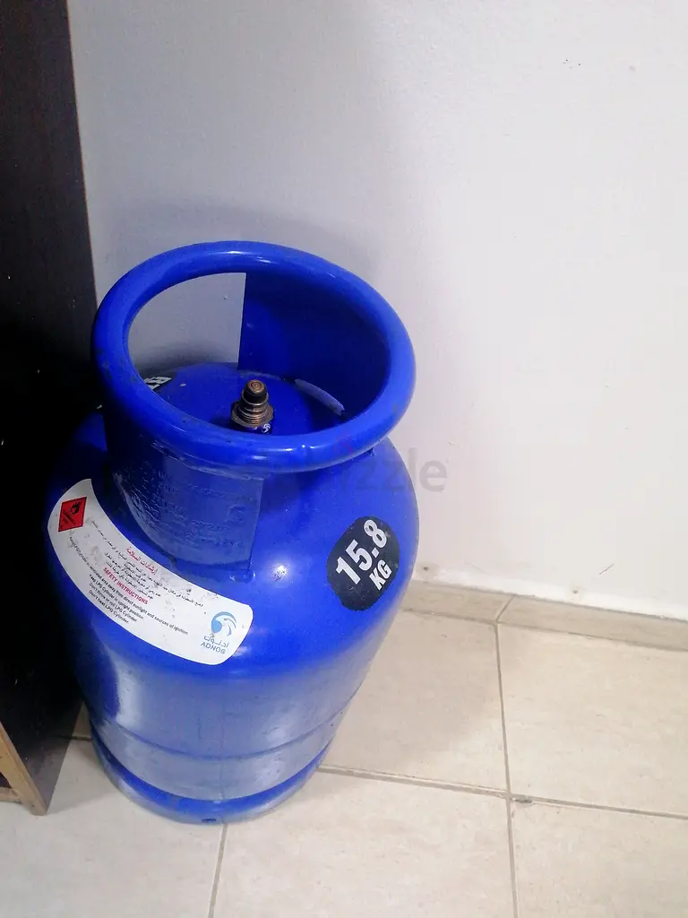 أسطوانة غاز ADNOC مع منظم
