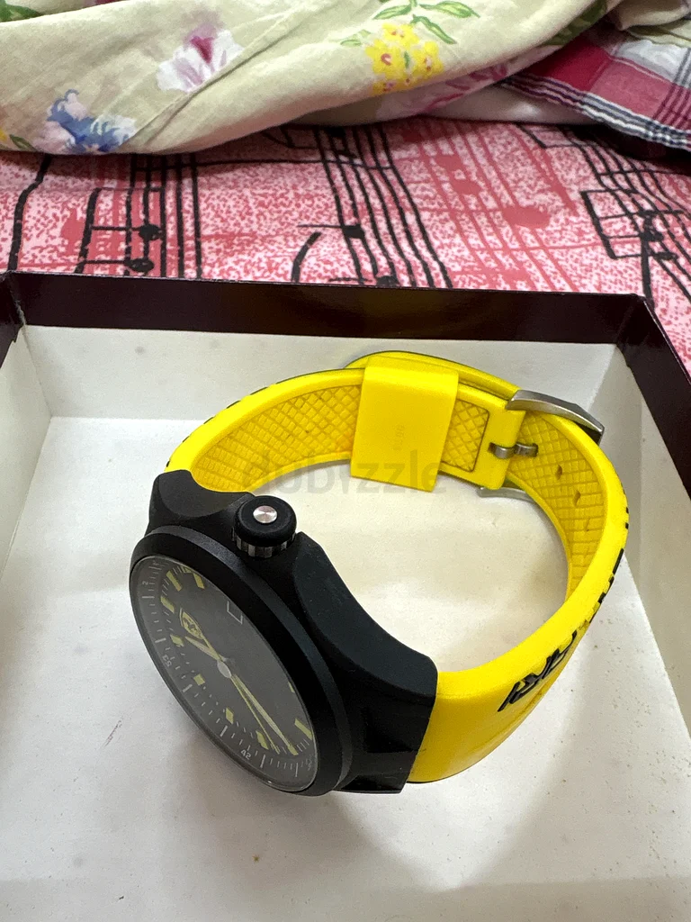 Stylish Ferrari Black  Yellow Sport Watch63232652064515112