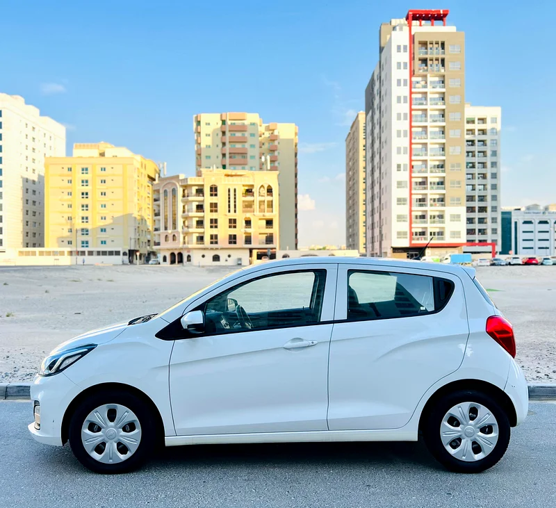 A Very Clean And Beautiful CHEVROLET SPARK 2019 WHITE GCC LOW LM REF. 271563173120472065114