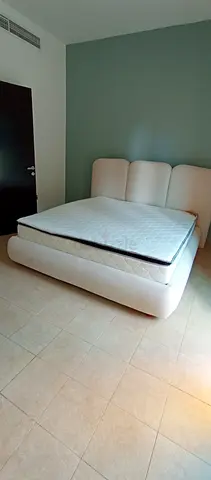 Luxurious White King Size Bed with Comfortable Mattress