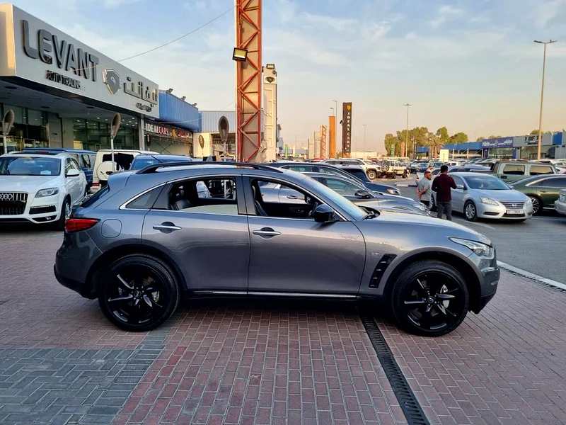 Infiniti Qx70 S Sports full options Luxury Black Edition Single Owner Free Accident Well Maintained63173842620163114