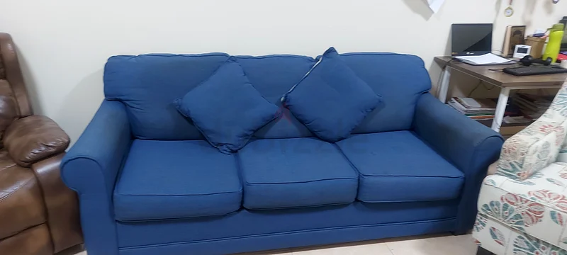 طقم أريكة 3+3+2+1+1 بلون أزرق بحالة جيدة، الكوت، العين63217331865090111