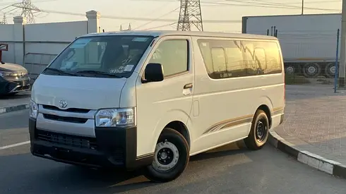 Standard Roof 15 Seater 2.5L Diesel RWD Model 2025