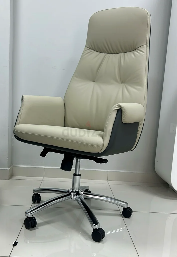 Executive leather revolving chair63197645416706114