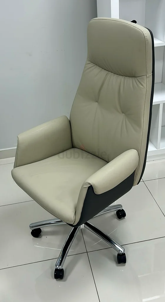 Executive leather revolving chair63197645416706113