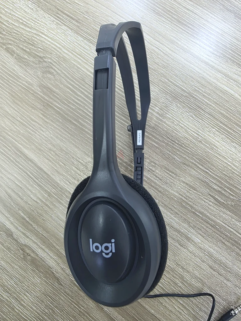 High-Quality Wired Headset with Microphone for Clear Communication63256064828035114