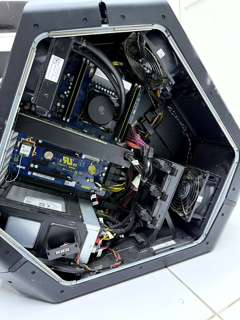 كمبيوتر ألعاب Alienware للبيع..!63167118240770113