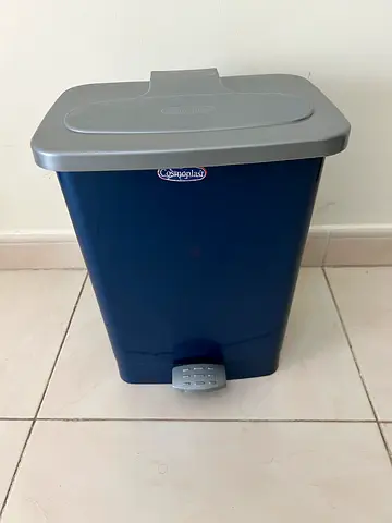 Sleek Dark Blue Pedal Bin - Perfect for Any Room!