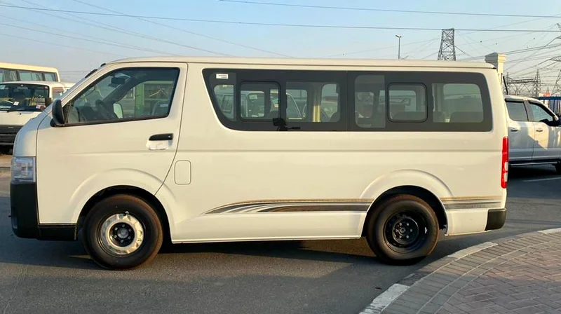 Standard Roof 15 Seater 2.5L Diesel RWD Model 202563401316880386112