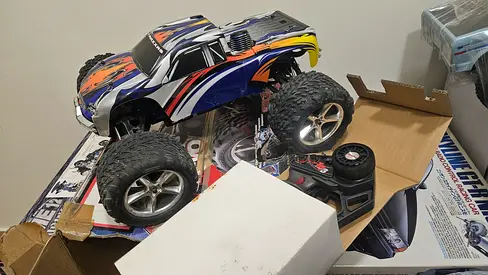 Traxxas Revo 2.5 cc nitro buggy 1/10