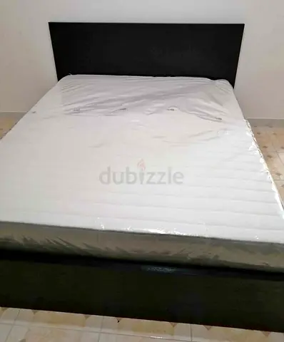 IKEA malam king size 180/200bed with IKEA mattress and 2 storage drawers underneath
