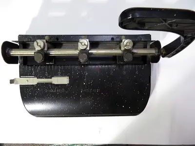 vintage desk variable 3 or 4 holepunch