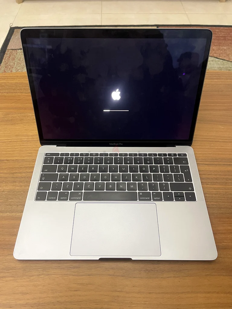 Apple MacBook Pro 13 - 2 thunderbolt - 3 Ports63167580105089111