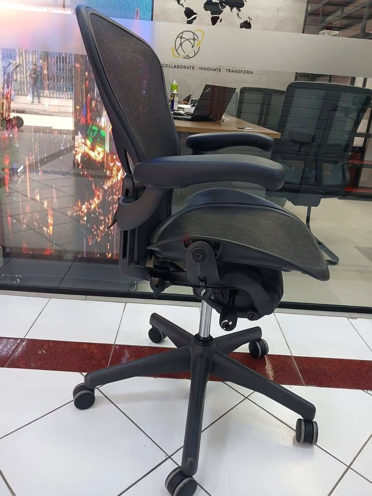 HERMAN MILLER office chair size B Aeron model63179391878146112