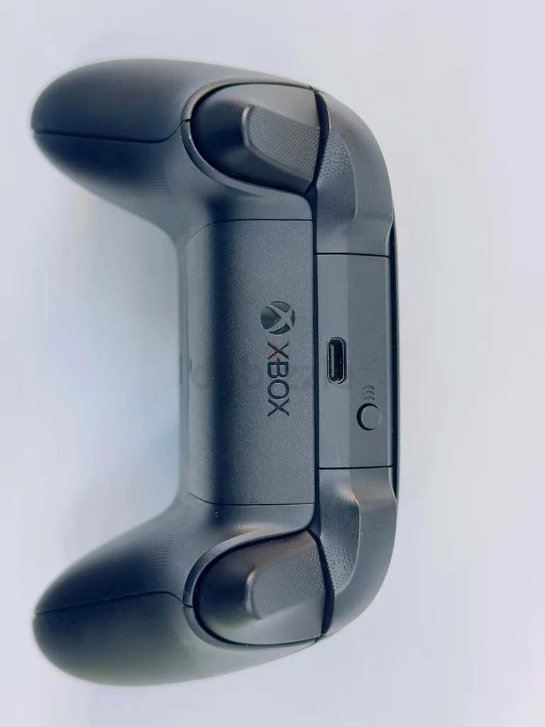 جهاز تحكم ألعاب لاسلكي من Xbox - أسود كربوني63229684681217111