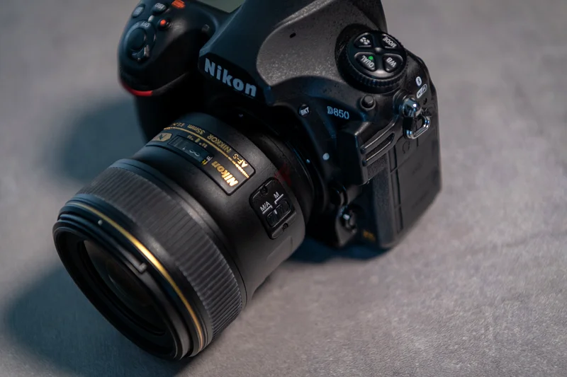 نيكون D850 + نيكون FX 35 مم f1.463266081351683113