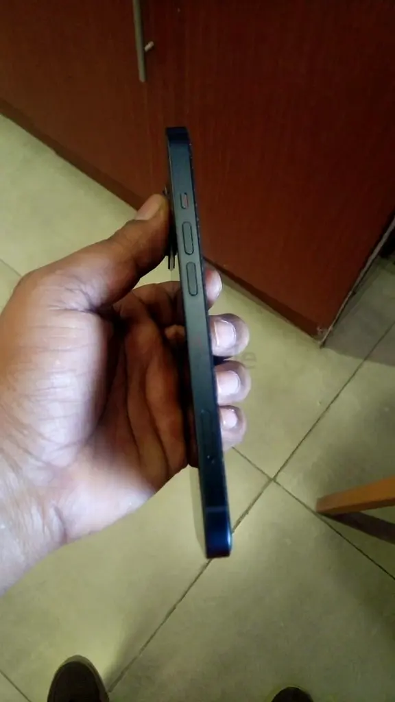 iPhone 1363213428229250112