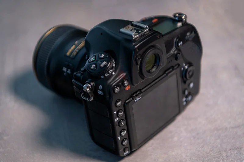 نيكون D850 + نيكون FX 35 مم f1.463266081351683112