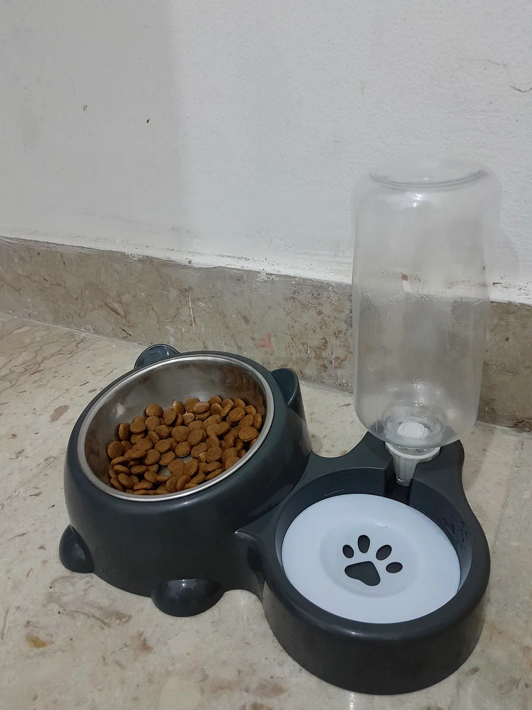 Modern Pet Food Dispenser - Keep Your Furry Friend Fed!632346182548511125