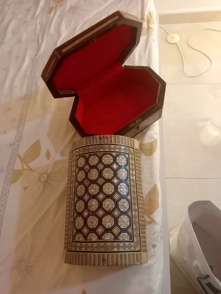 2 jewelry boxes 35 dhs63172682624259111