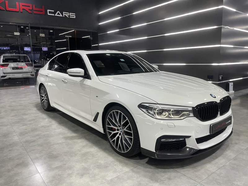 بي إم دبليو 530i، طقم إم باور، موديل 2018، جي سي سي، أبو ظبي موتورز، مع سجل الصيانة63229279778817113