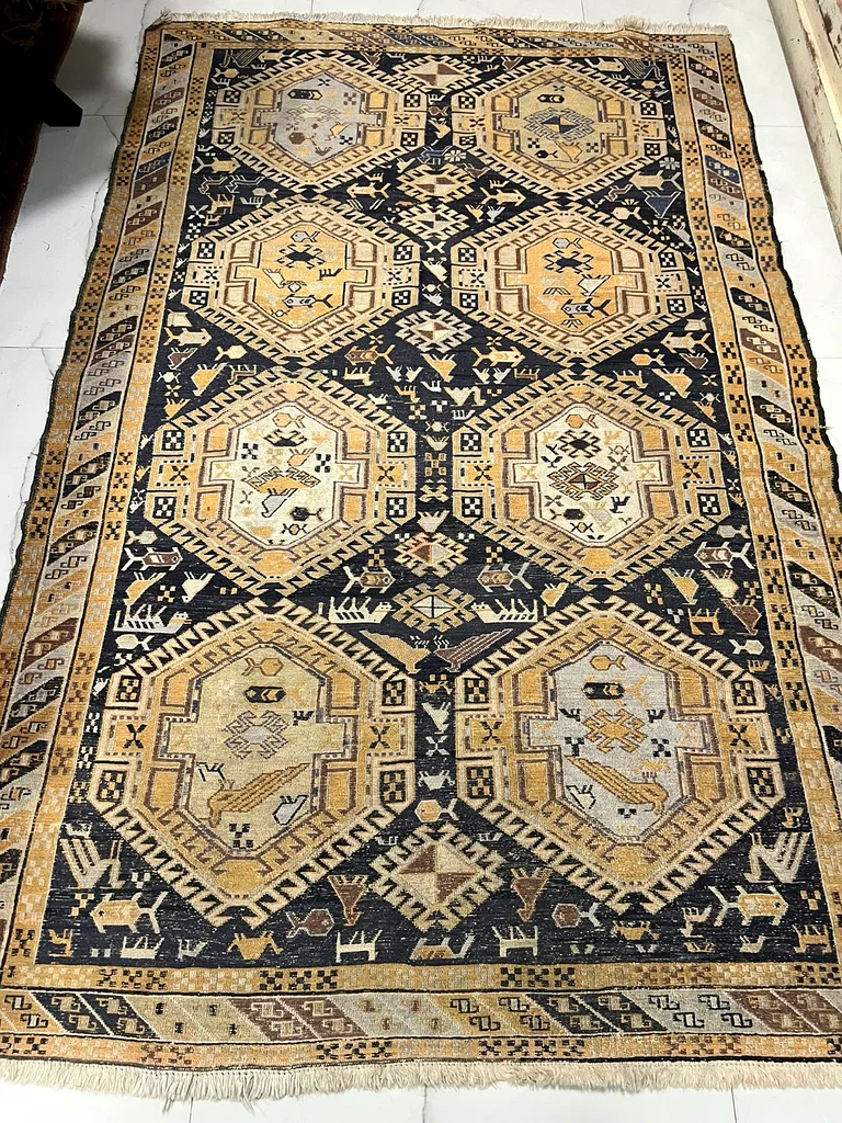 Authentic Vintage Middle Eastern Rug - Unique Design!63180365920771111