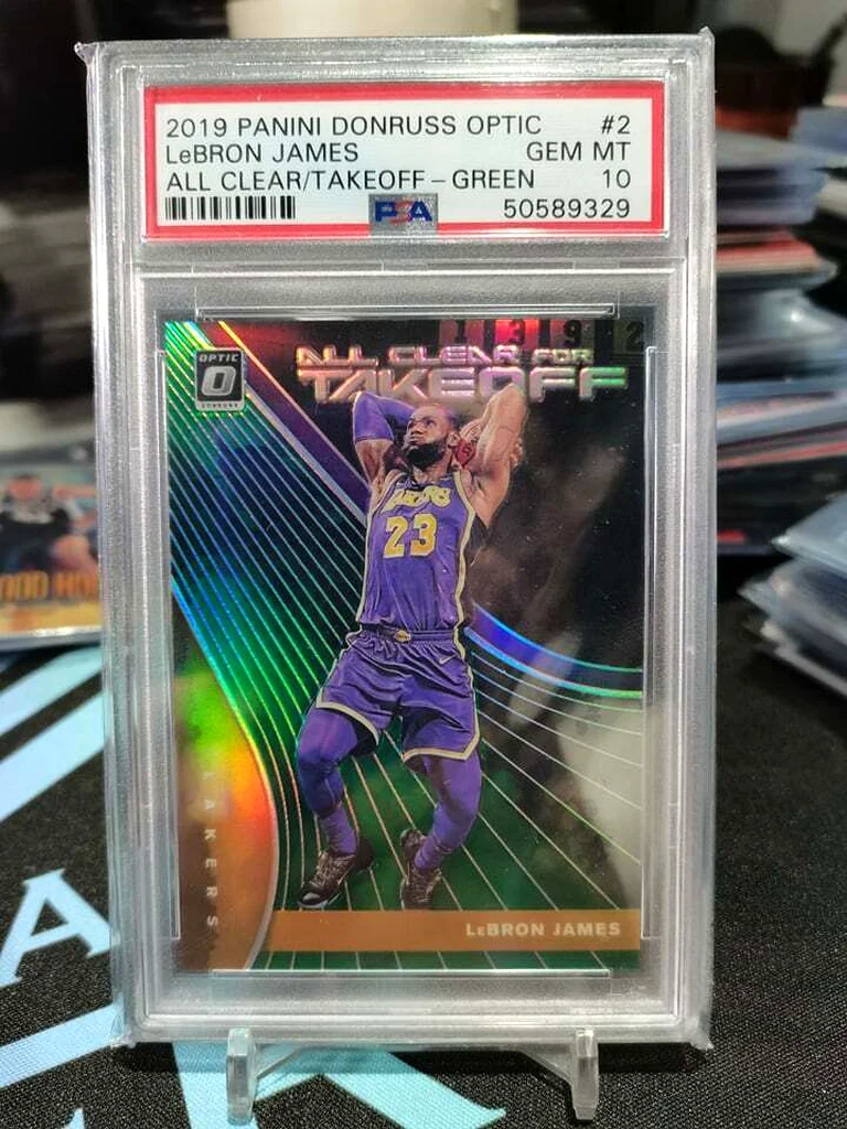 بطاقة ليبرون جيمس "All Clear For Takeoff" الخضراء من مجموعة Panini Donruss Optic 2019-20، رقم 2/5، حالة PSA 1062930642998018115
