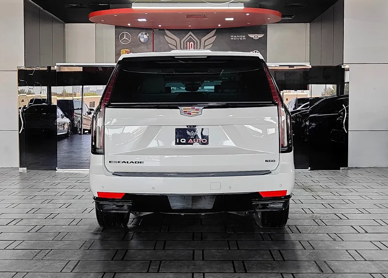 AED 3,650 P.M | Cadillac Escalade Sport Platinum 600 | Black Edition | Under Warranty | GCC63176169914498114