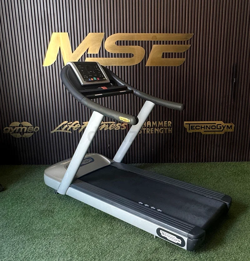 TECHNOGYM JOG TREADMILL 700 LED632406312719381113