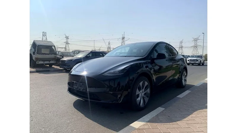 Tesla model y63175259272194112