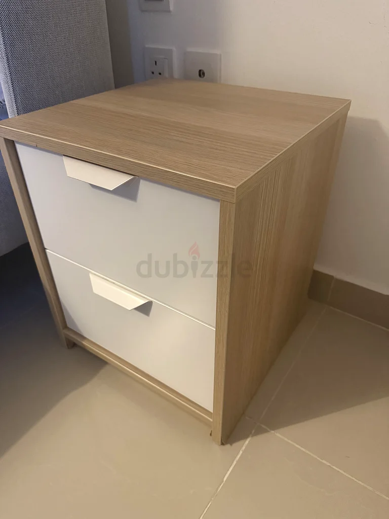 2 nightstands63220329013249112