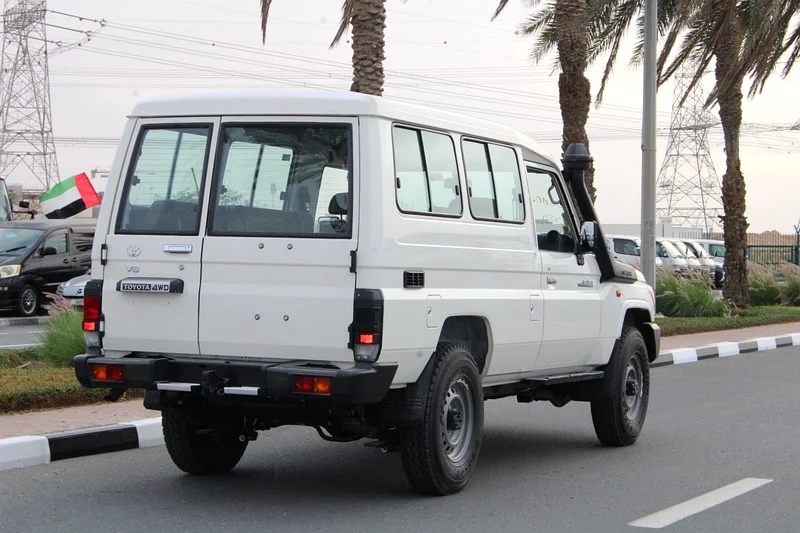 LHD - تويوتا لاند كروزر 78، ديزل 4.5 لتر، محرك V8، ناقل حركة يدوي قياسي. للتصدير إلى الكونغو فقط63167094835841113