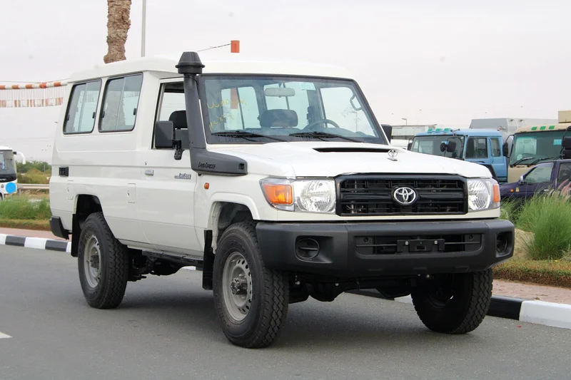 LHD - تويوتا لاند كروزر 78، ديزل 4.5 لتر، محرك V8، ناقل حركة يدوي قياسي. للتصدير إلى الكونغو فقط631670948358411126