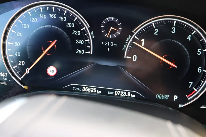 فقط 36000 كم.. بي إم دبليو 750 لي إكس درايف 2017... سجل الصيانة من الوكيل الرئيسي63161070342657111
