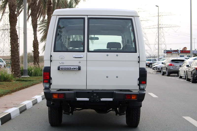 LHD - تويوتا لاند كروزر 78، ديزل 4.5 لتر، محرك V8، ناقل حركة يدوي قياسي. للتصدير إلى الكونغو فقط63167094835841114