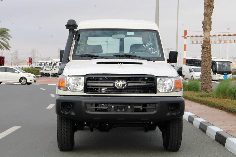 LHD - تويوتا لاند كروزر 78، ديزل 4.5 لتر، محرك V8، ناقل حركة يدوي قياسي. للتصدير إلى الكونغو فقط63167094835841111