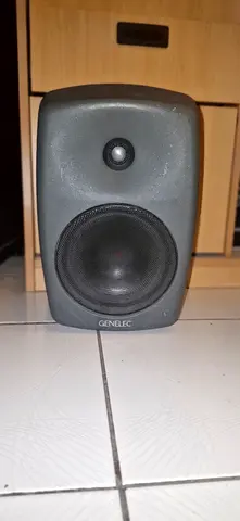 Genelac 8040B  Studio Monitor powered