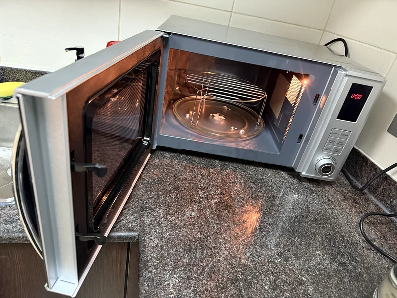 Efficient Black+Decker Digital Microwave Oven for Sale!63247749478273112