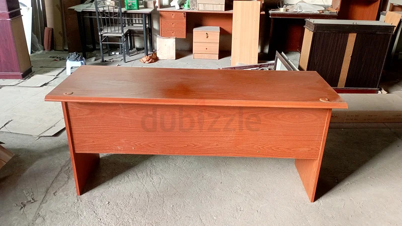 Stylish and Functional Study Table for Sale!63222347413379114