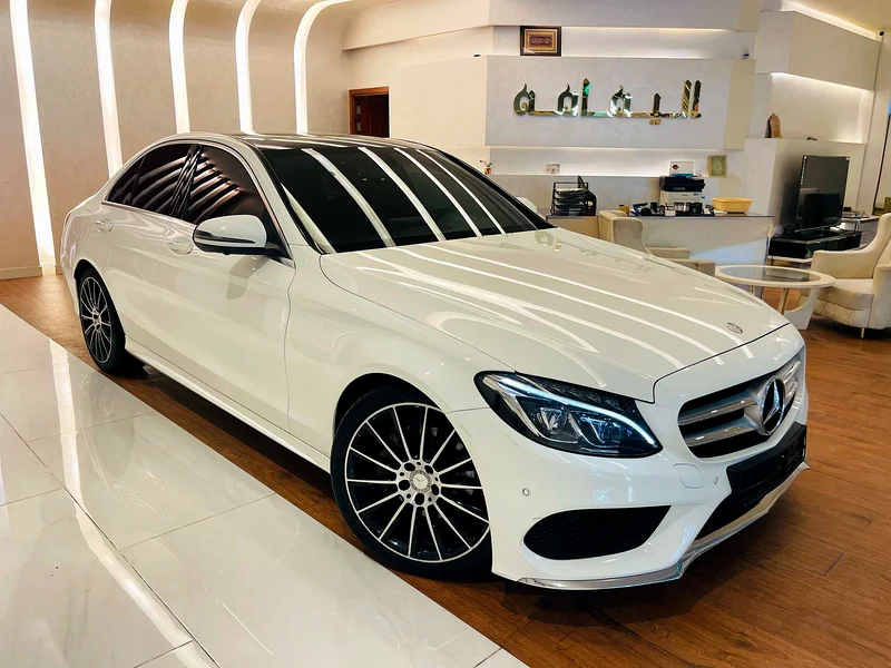 Mercedes C200 model 2017, Gulf spec, very clean car with one owner63163859387523111