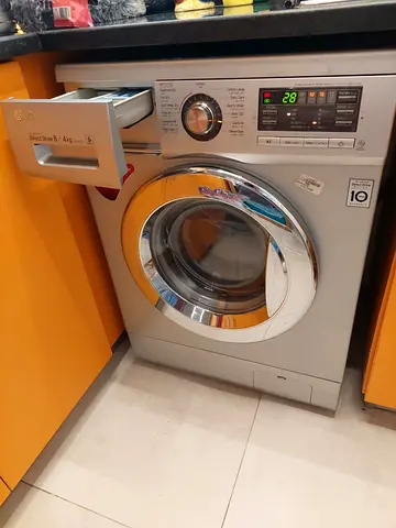 LG 8/4 KG washer dryer Combo 2in1